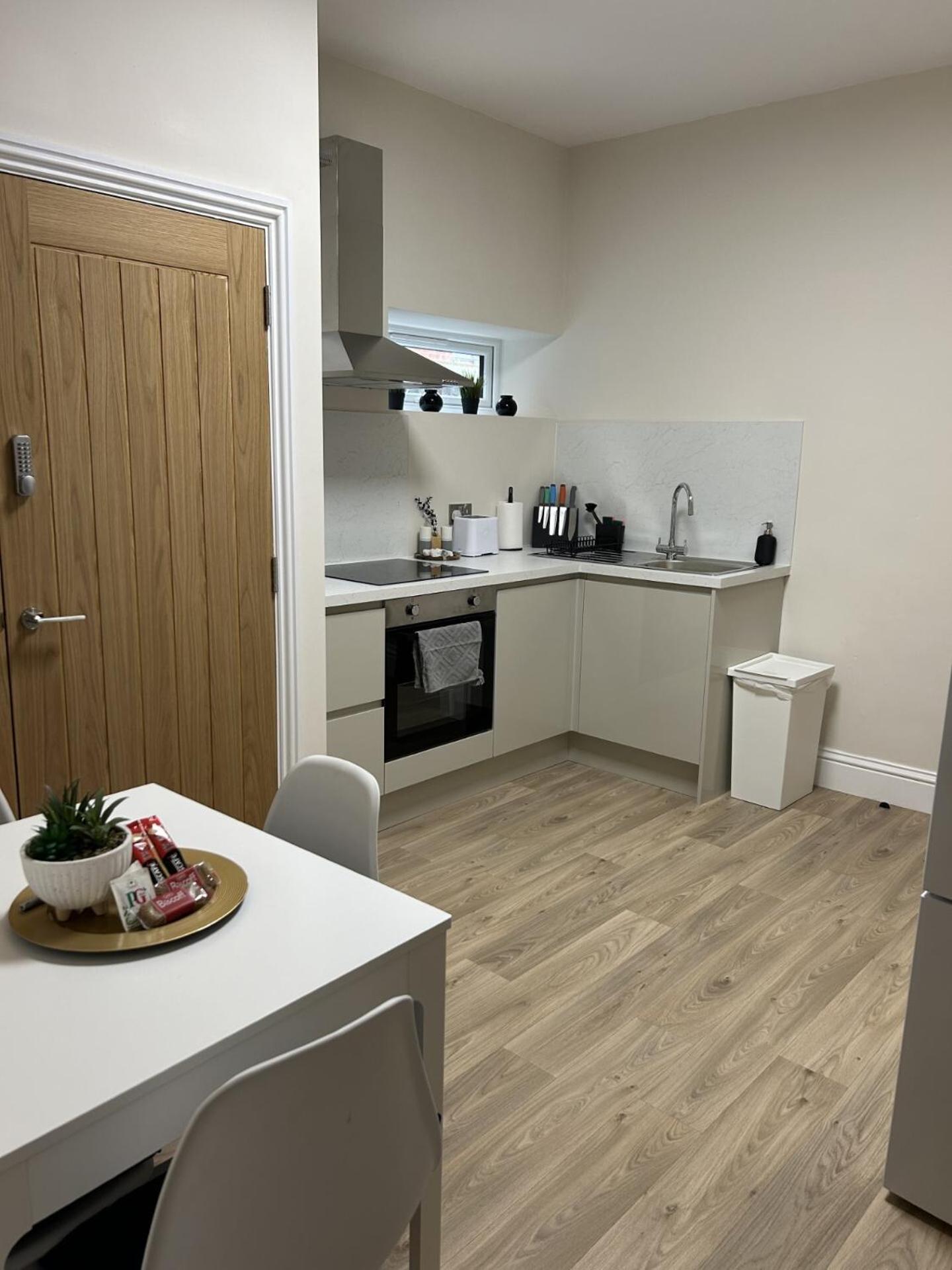 Treetop View Cosy Getaway In Eastbourne, Free Parking, Short And Long Stays, Номер фото