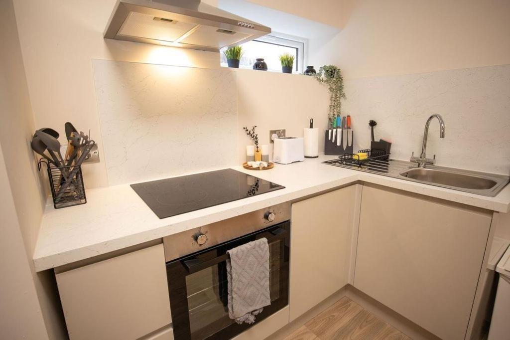 Treetop View Cosy Getaway In Eastbourne, Free Parking, Short And Long Stays, Номер фото
